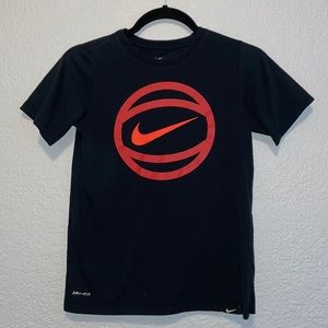 🏀 Nike kids basketball tee